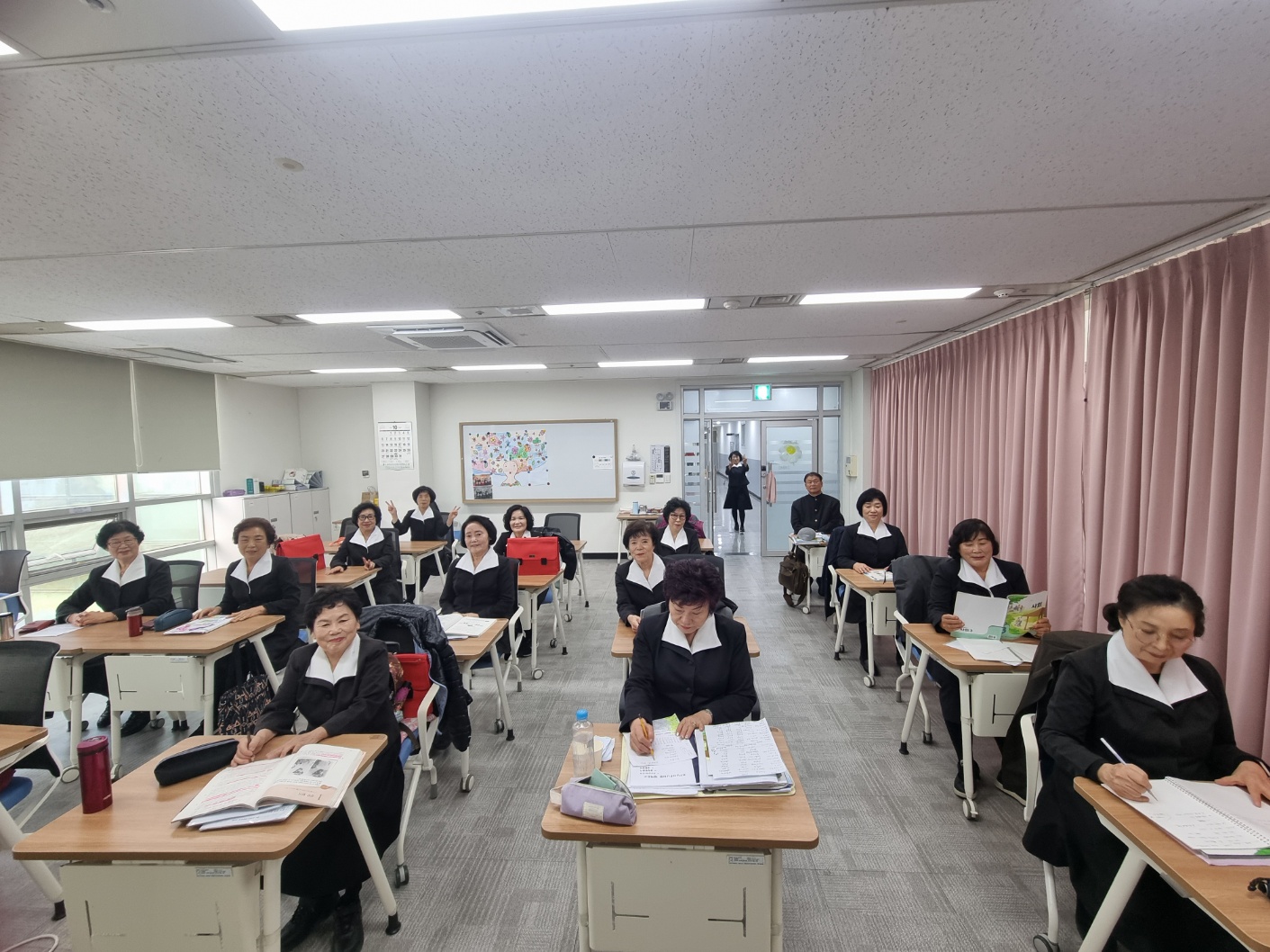 경기평생교육학습관,  ‘경기봄날학교’ 제3회 졸업식 개최3 이미지