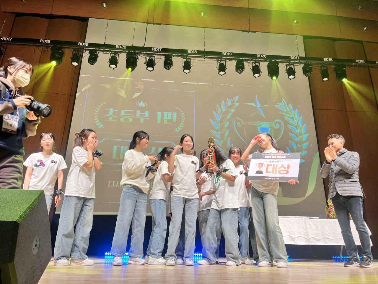 친구와 함께하는 활기찬 신체활동 기지개 체조와 함께 따뜻한 학기 말 보내요4 이미지