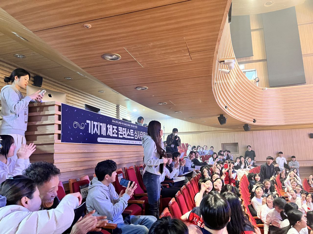 친구와 함께하는 활기찬 신체활동 기지개 체조와 함께 따뜻한 학기 말 보내요2 이미지