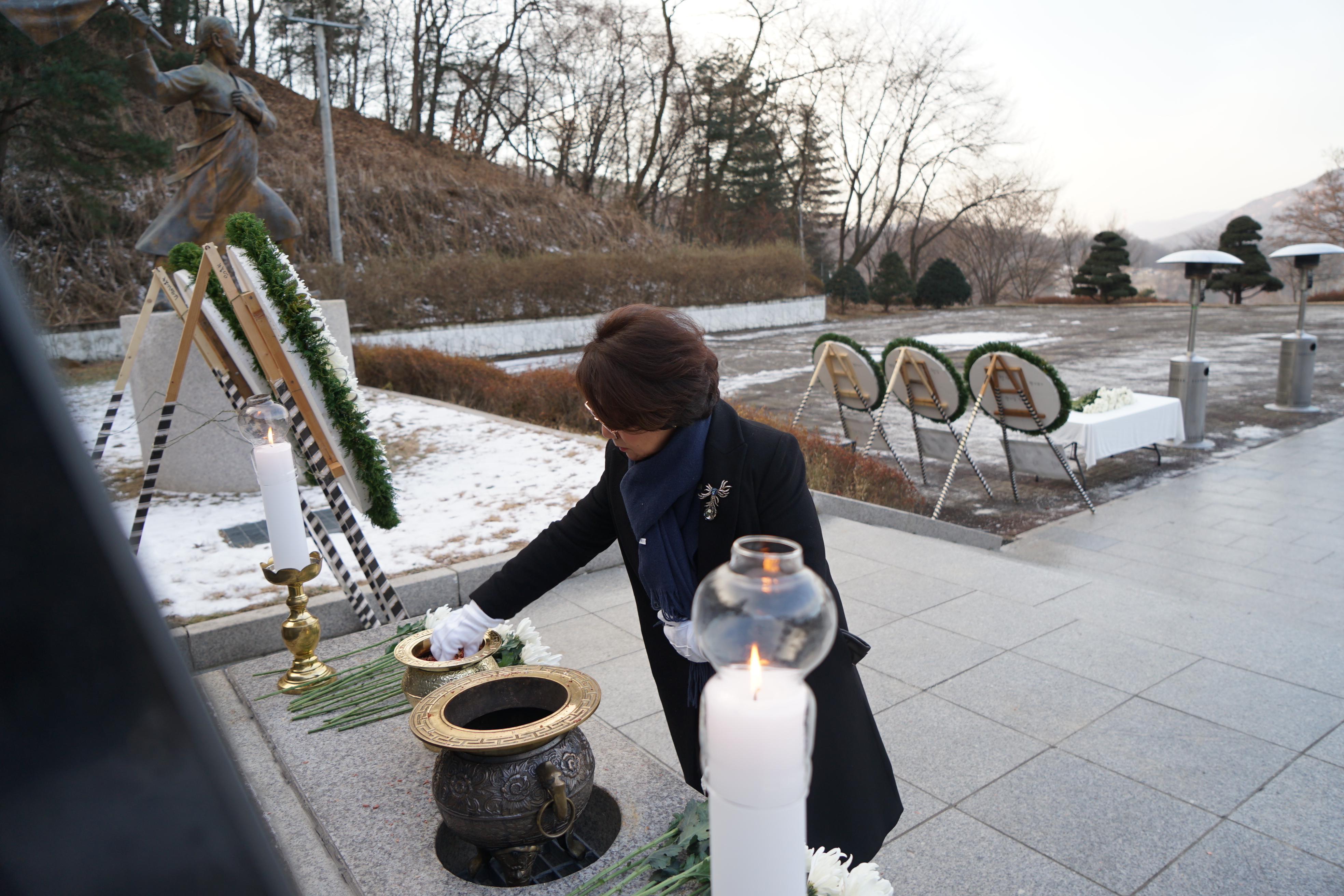 의정부교육지원청 원순자 교육장, 을사년 새해 맞아 현충탑 및 여객기 사고 희생자 합동분향소 방문2 이미지