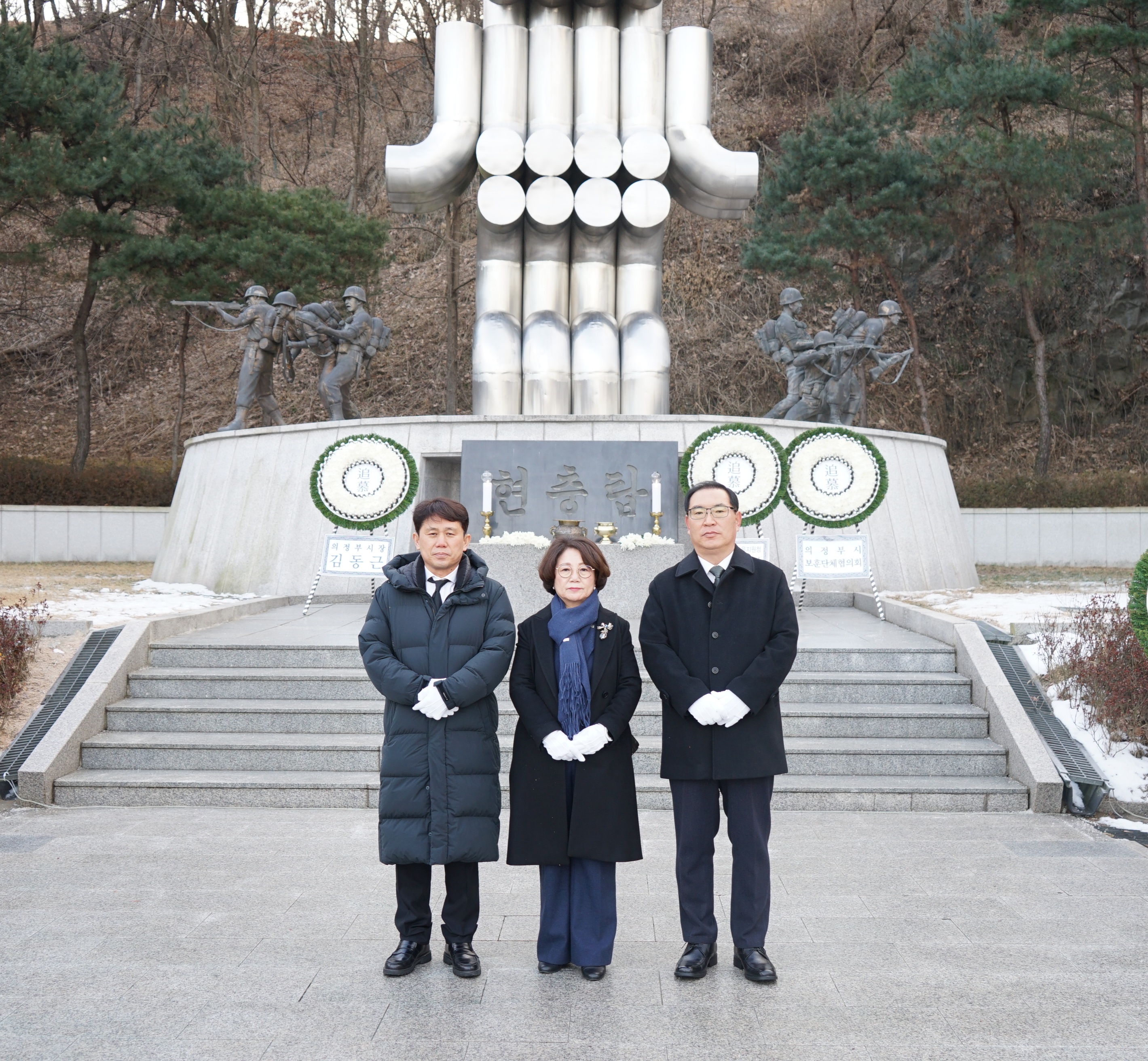 의정부교육지원청 원순자 교육장, 을사년 새해 맞아 현충탑 및 여객기 사고 희생자 합동분향소 방문1 이미지
