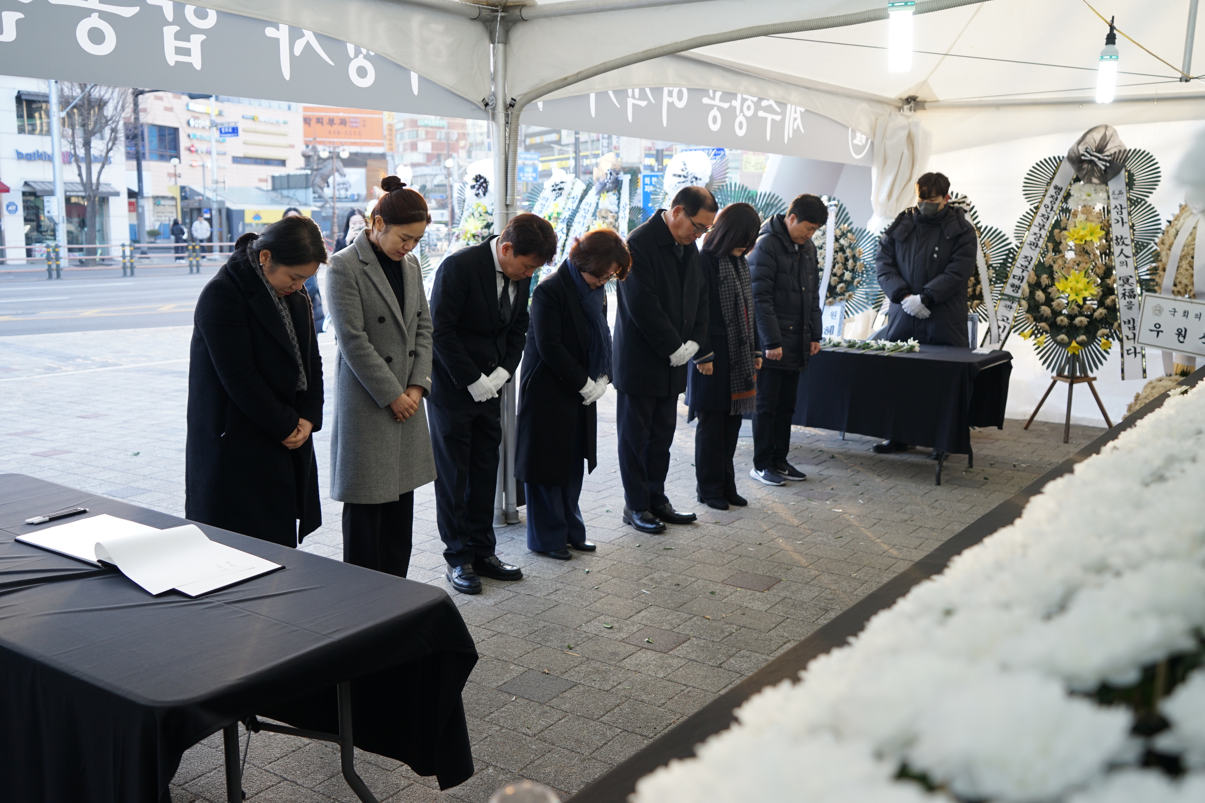 의정부교육지원청 원순자 교육장, 을사년 새해 맞아 현충탑 및 여객기 사고 희생자 합동분향소 방문4 이미지