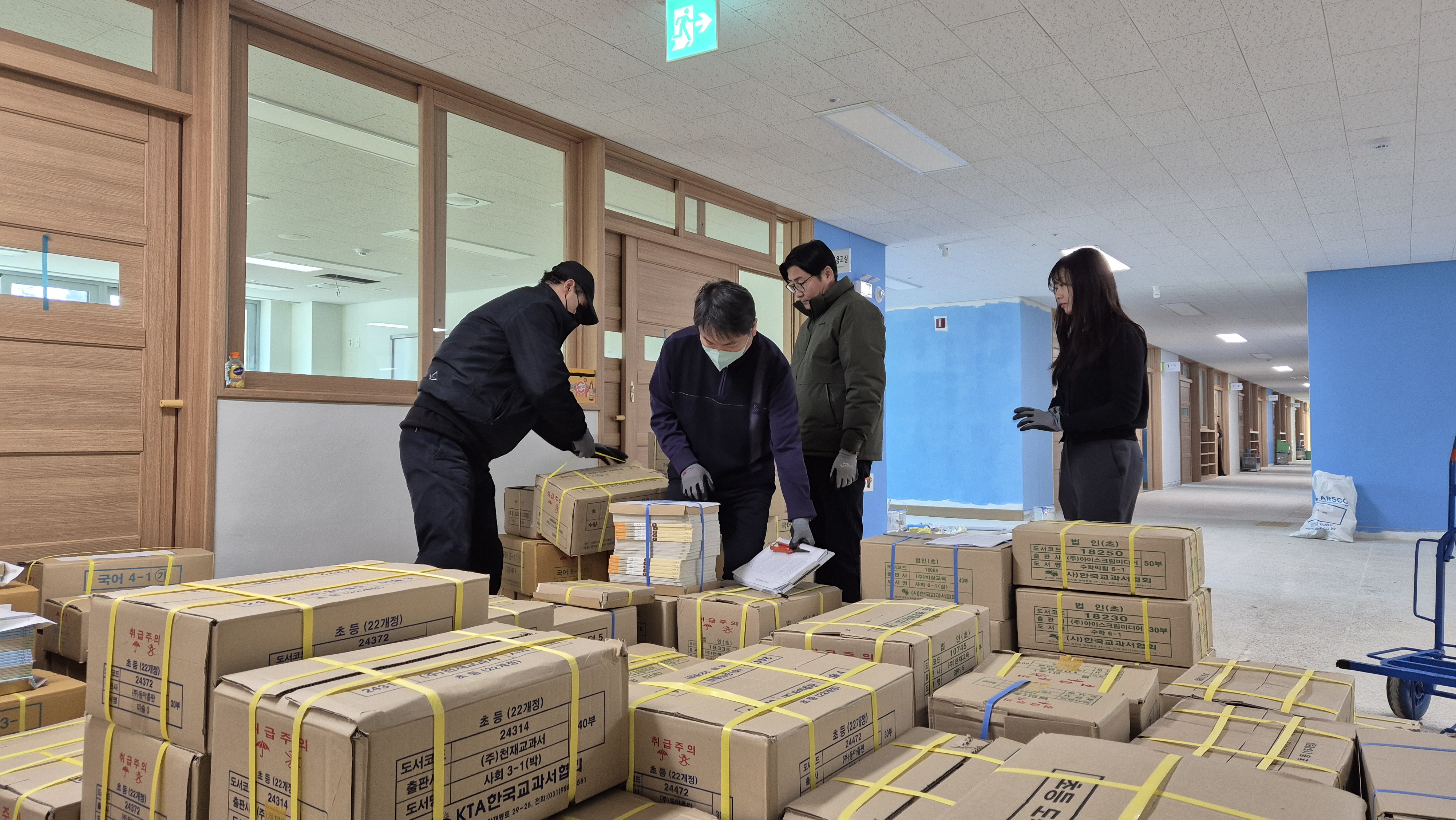 동두천양주교육지원청, 신설교 교과서 배부 및 교실운송에 지원청 지원3 이미지