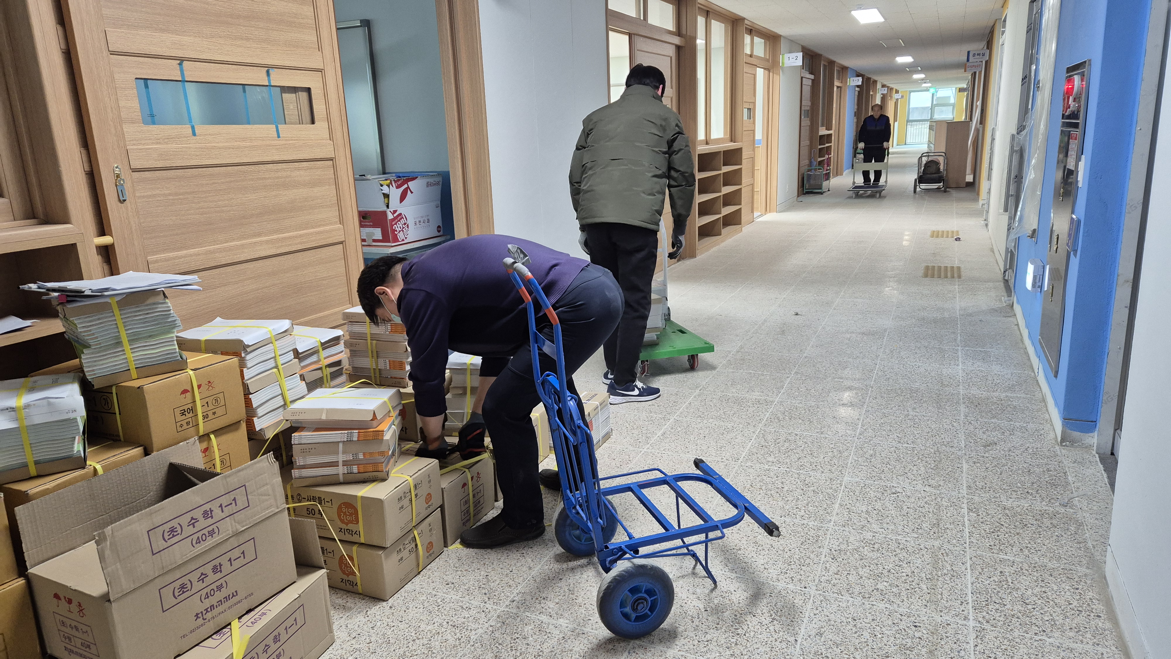 동두천양주교육지원청, 신설교 교과서 배부 및 교실운송에 지원청 지원2 이미지