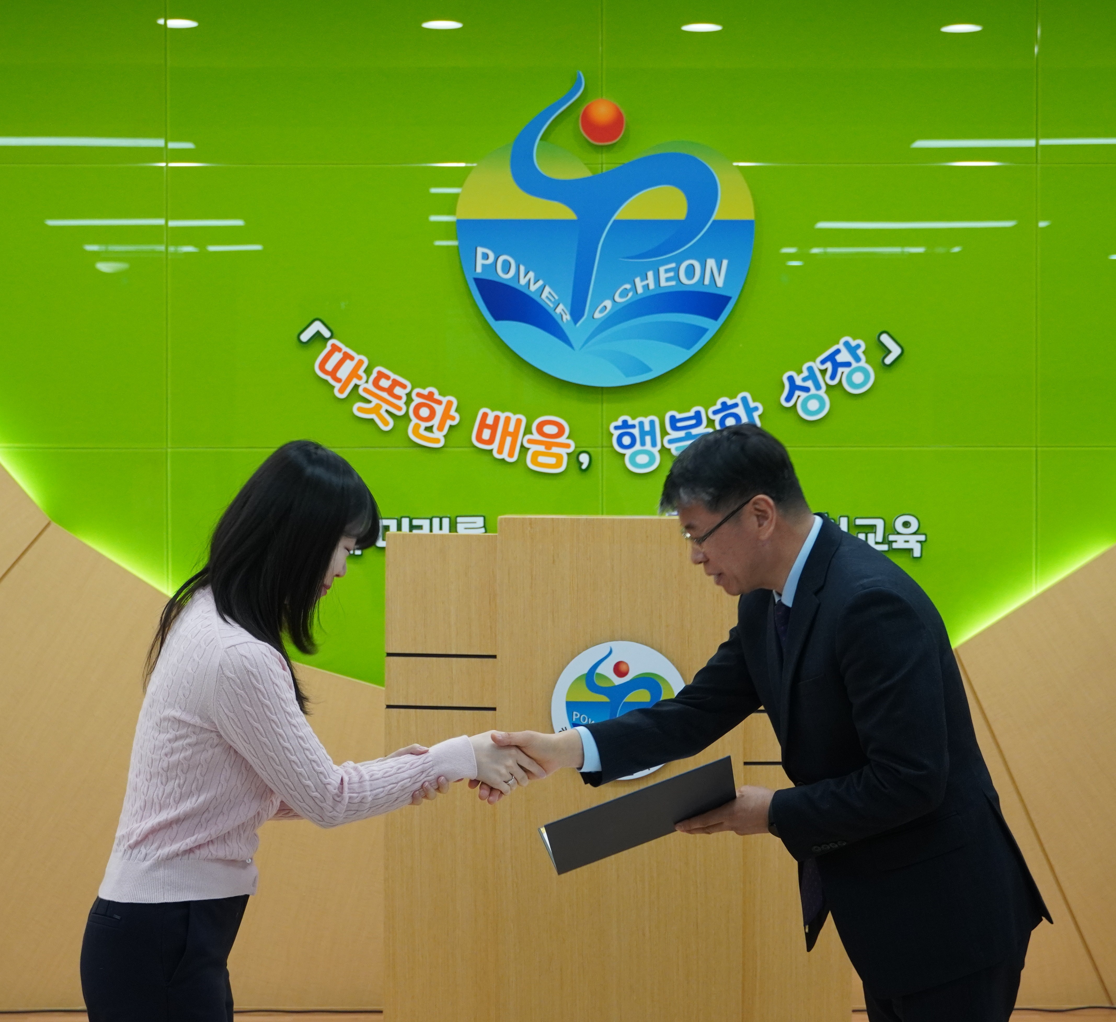 포천에 스며드는 첫걸음을 내딛다! 경기도포천교육지원청 신규교사 임명장 수여식 개최3 이미지