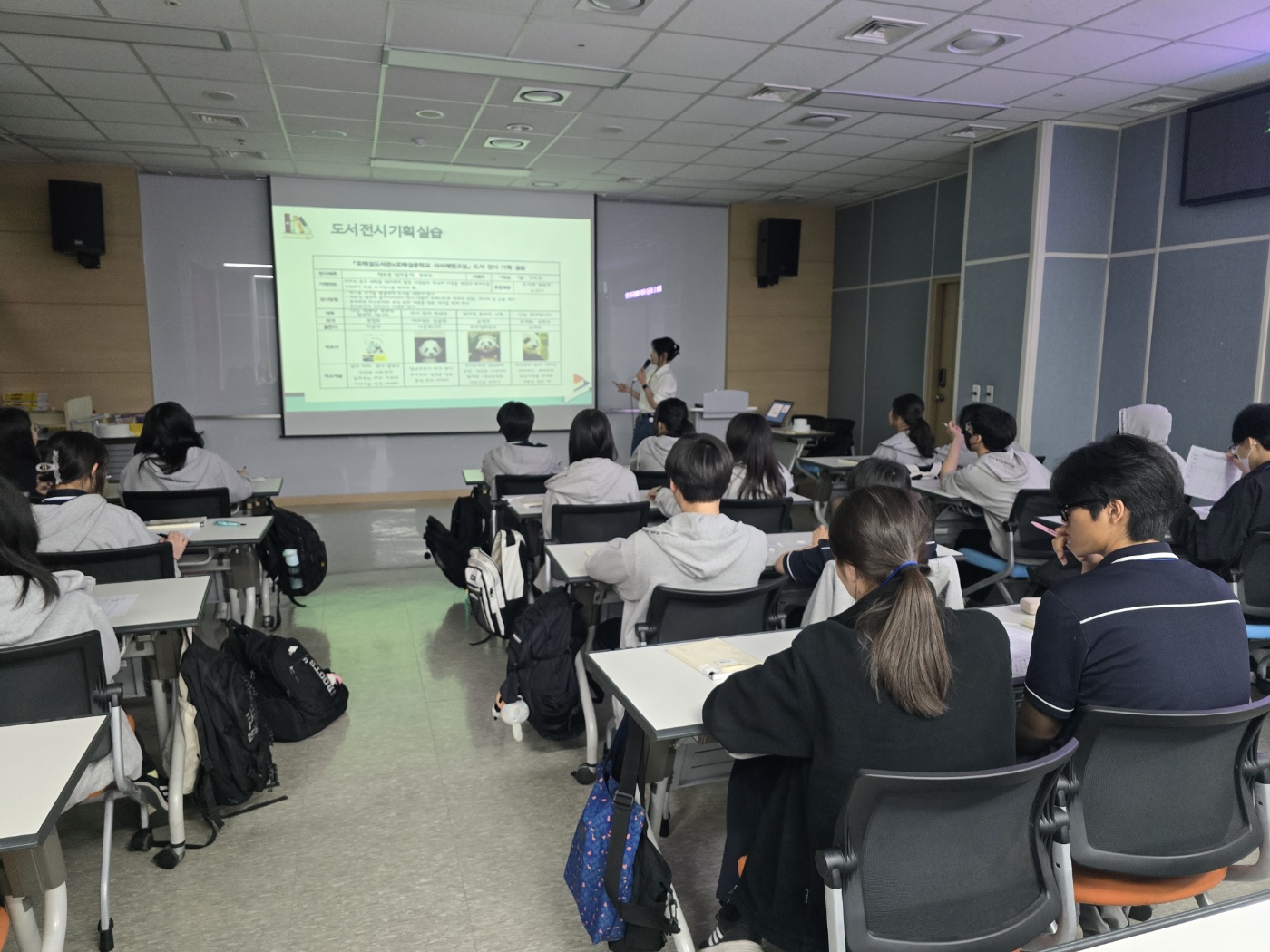 수원교육지원청, 지역 공공도서관 연계 도서관 사서체험 프로그램 운영1 이미지