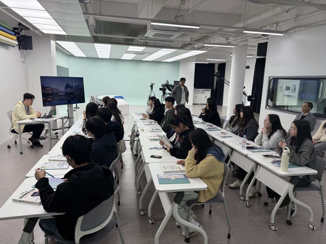 경기도교육청미디어교육센터, ‘2025 청소년방송 학생 제작지원단’ 발대식 개최3 이미지