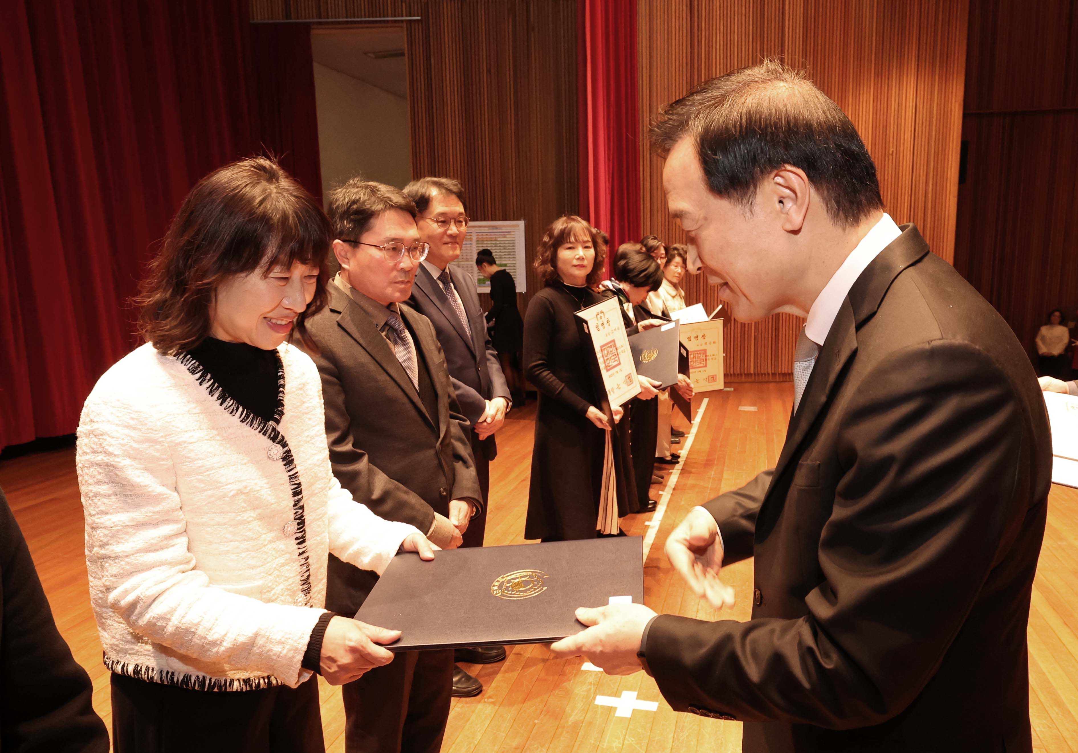 교원 임명장 수여식1 이미지