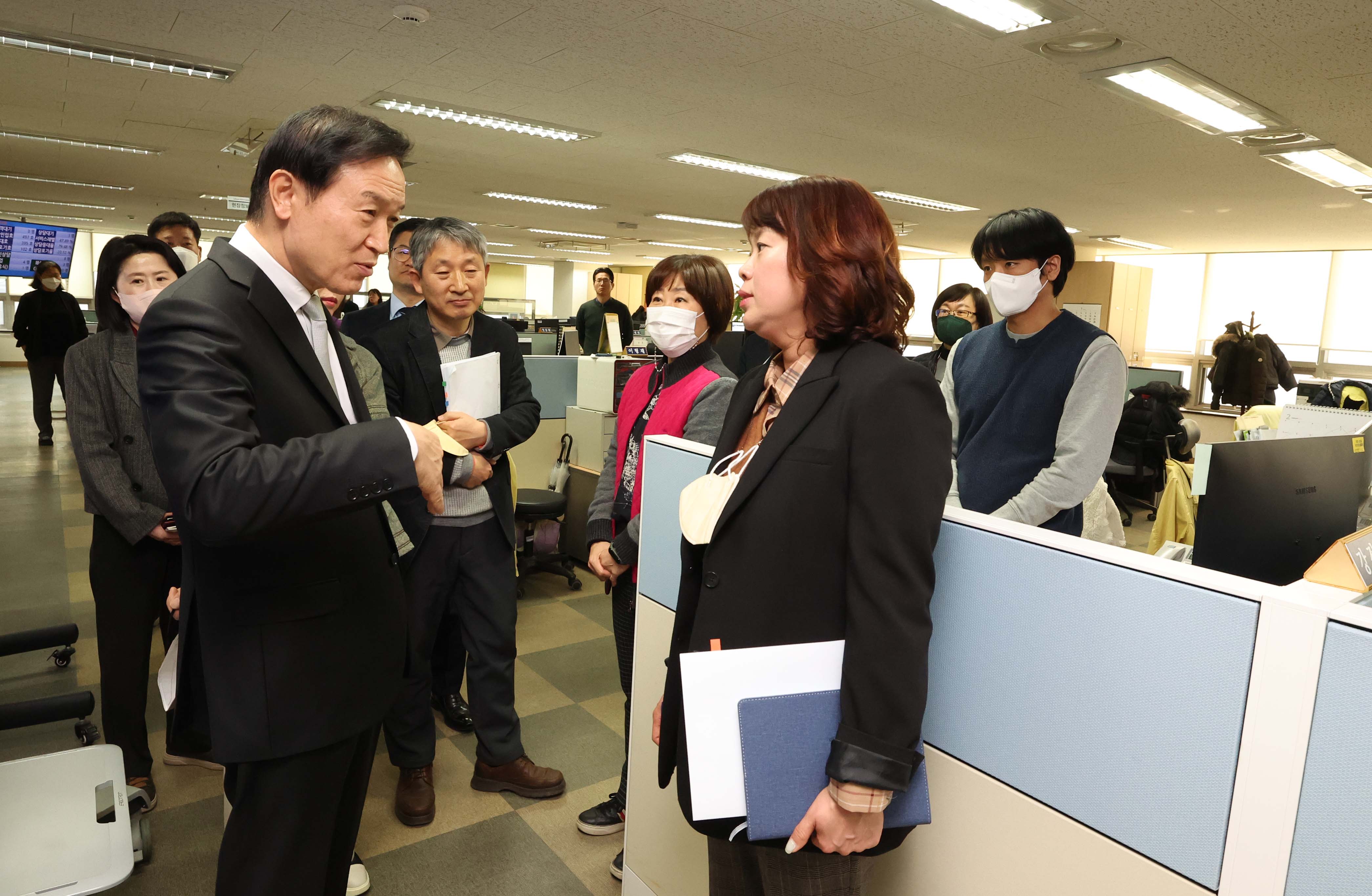 임태희 경기도교육감 경기도교육정보기록원 사이버안전센터 방문3 이미지
