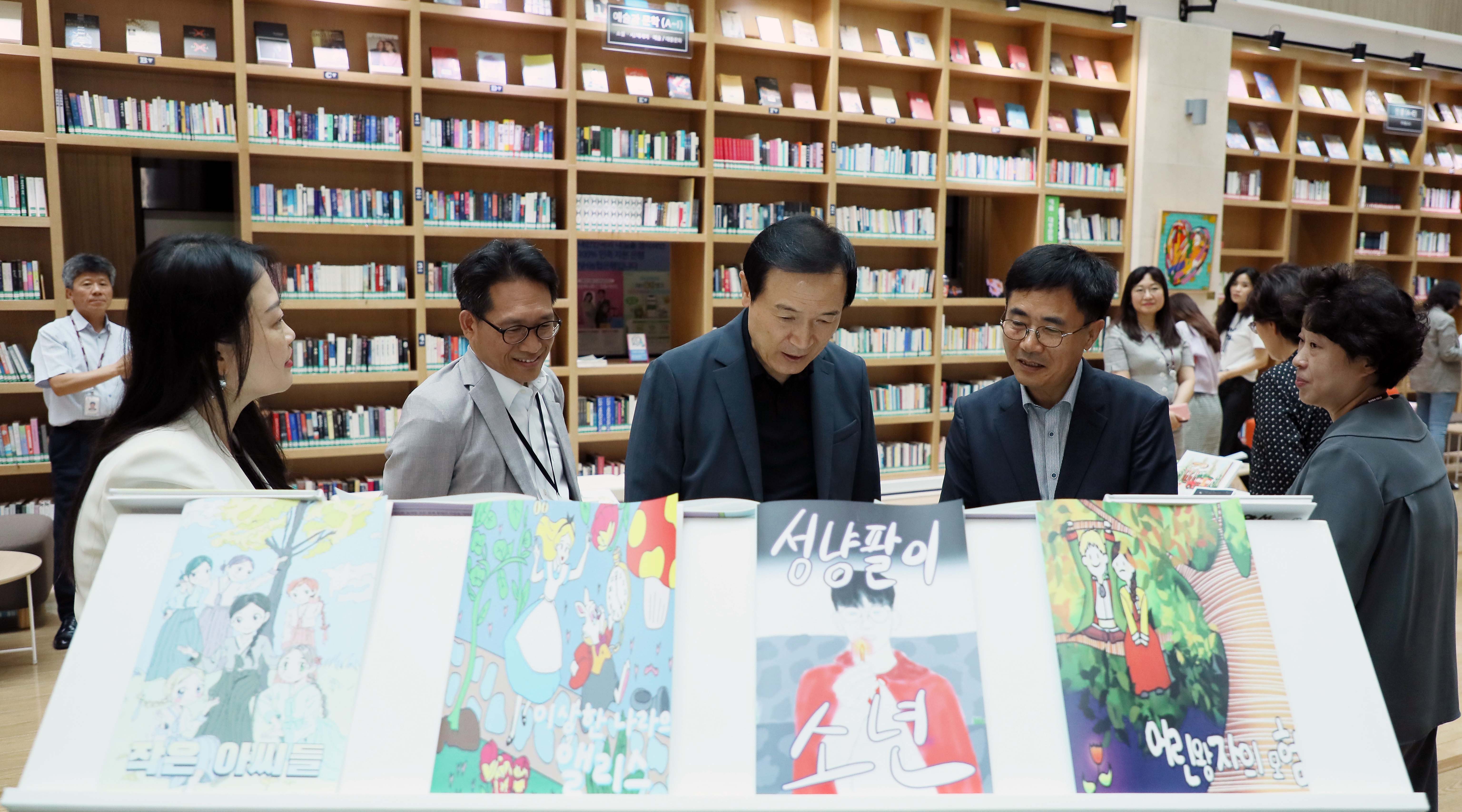학생 책 쓰기 ‘나도 작가’ 프로젝트 책 전시회3 이미지