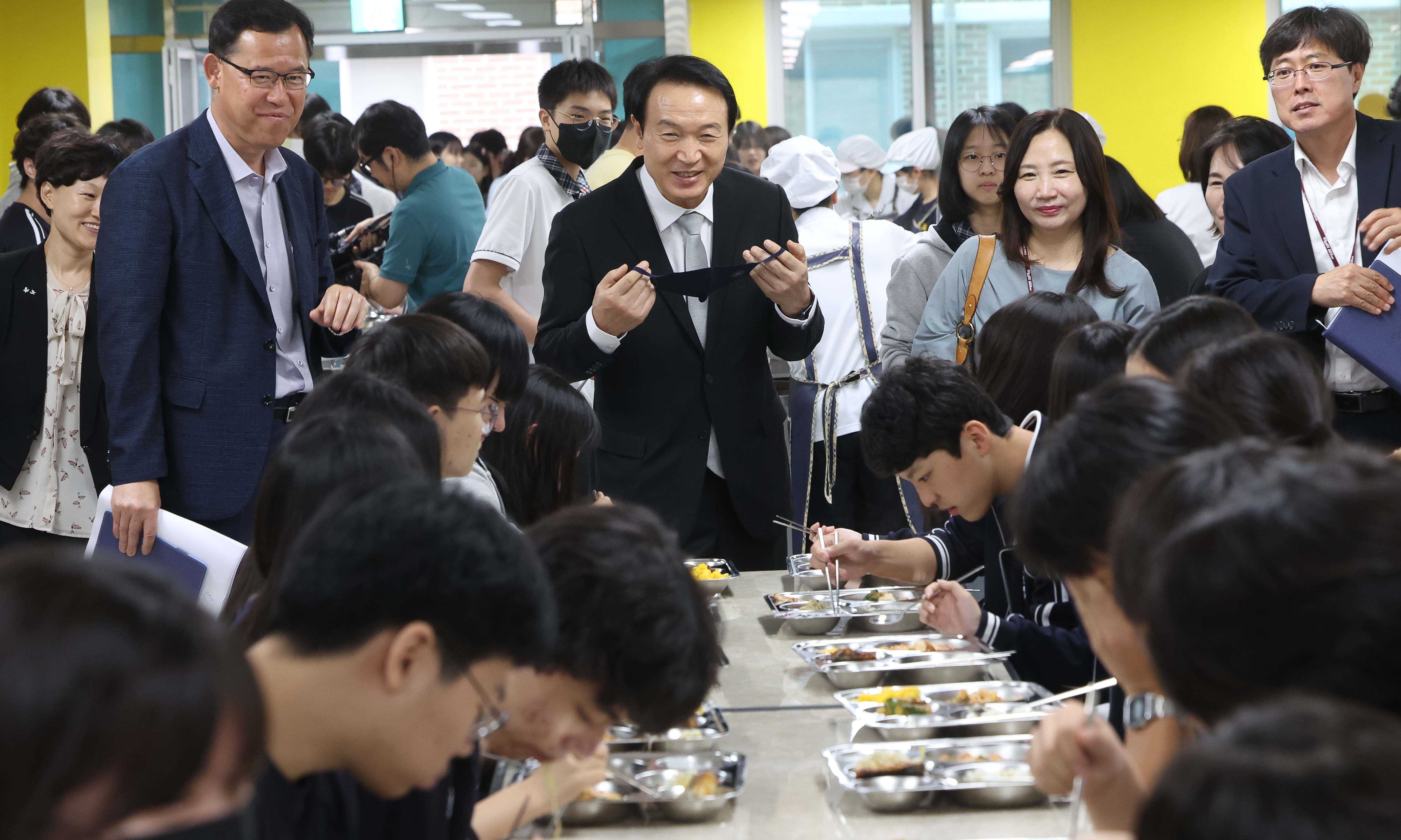 자율선택급식을 운영하는 광교호수중 방문1 이미지