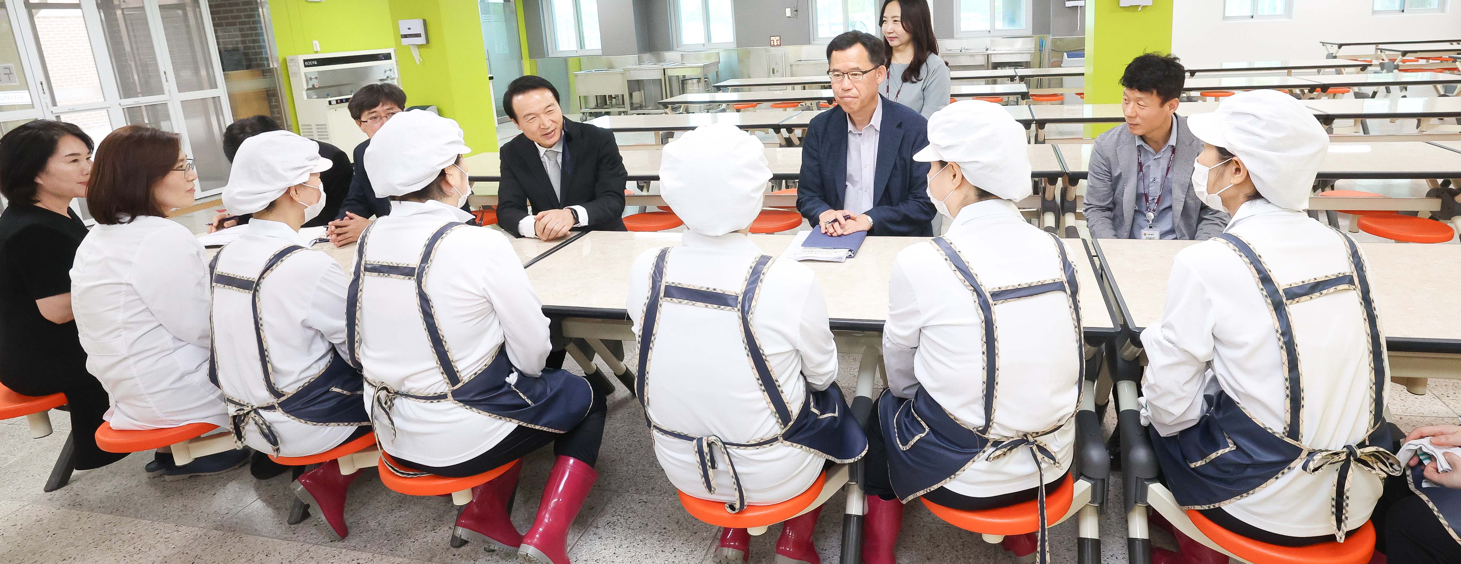 자율선택급식을 운영하는 광교호수중 방문3 이미지